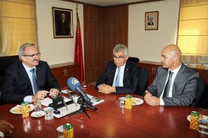 Vali Karaloğlu'na Van Kedisi