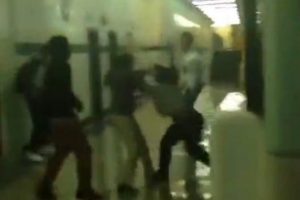 Kadın &ouml;ğretmen kız &ouml;ğrencisiyle b&ouml;yle kavga etti