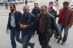 Sahte kimlikle kredi &ccedil;ekme girişimi yaşa takıldı