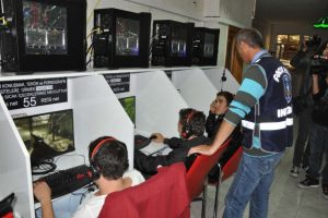 Bursa'da internet kafelere sıkı denetim!