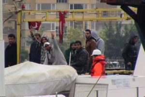 Balık&ccedil;ı teknesinde 47 ka&ccedil;ak yakalandı
