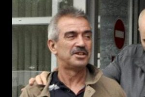 Akrabasını bı&ccedil;aklayanı bı&ccedil;akladı