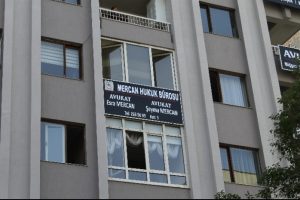 Kadın avukata bı&ccedil;aklı saldırı