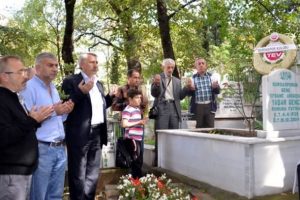 Amigo Yaşar kabri başında anıldı