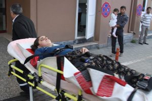 Gazoz diye &ccedil;amaşır suyu i&ccedil;ince hastanelik oldu
