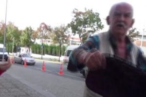 Adliye &ccedil;ıkışında gazetecilere saldırdılar