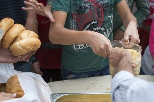 Sınır &ouml;tesindeki Suriyeli K&uuml;rtler unutulmadı
