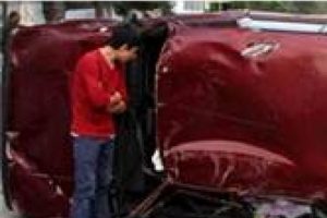 Hurdaya d&ouml;nen ara&ccedil;ta 7 kişi sağ kurtuldu