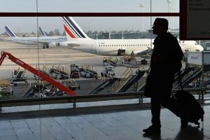 Paris havaalanında Ebola taraması başladı