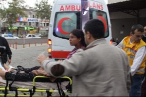 Kayıp kız sevgilisi ile kaza yapınca ortada kaldı!