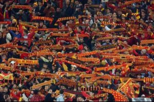 Arena'da olay! Trib&uuml;nde kavga...