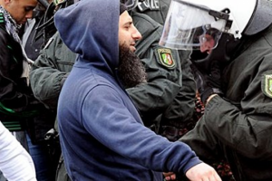 Almanya'da IŞİD bahaneli ev baskınları