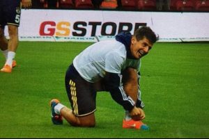 F.Bah&ccedil;e'de şok! Emre sakatlandı