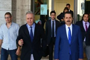 Bakan &Ccedil;elik: &Ouml;calan resmi m&uuml;zakereci olamaz