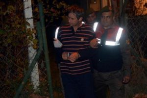 Sigara parası vermeyen arkadaşını &ouml;ld&uuml;rd&uuml;