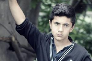 13 yaşındaki &ccedil;ocuk babasının arabasıyla...