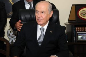 Bah&ccedil;eli'den 'Akil İnsan' yorumu: "63 boş insan"