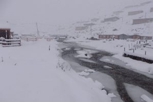 Rize'de kar yarım metreyi aştı
