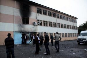 Orta okulu ateşe verdiler