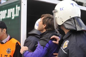 Ma&ccedil; sonunda soyunma odası koridorlarında ne yaşandı?