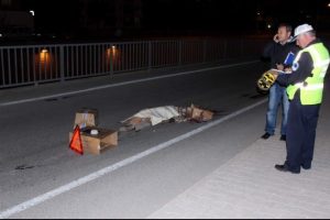 Karşıya ge&ccedil;emedi