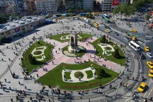Davutoğlu: Taksim d&uuml;nyanın en &ccedil;irkin meydanı