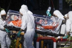 Ebola'lı hemşire hastalığı yendi!
