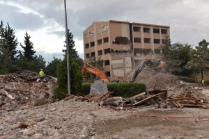 Bursa'da 52 yıllık okul sil baştan yenileniyor
