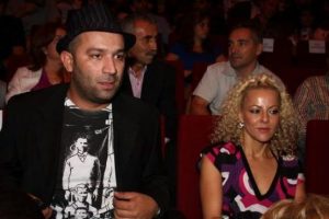 Pamela'ya evlenme teklif etti...