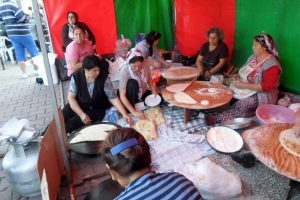 Bursa Alevi K&uuml;lt&uuml;r Derneğinden anlamlı kermes