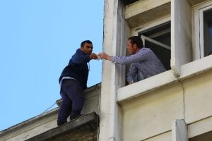 Tezgahına el konulunca intihara kalkıştı