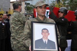 G&ouml;zyaşlarıyla uğurlandı