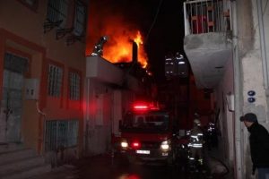 Metruk binada korkutan yangın
