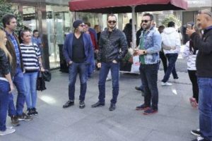 Arap turistlerin Mahsun Kırmızıg&uuml;l aşkı...