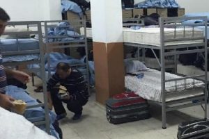 Diyarbakır'a giden polisler bu koşullarda yaşıyor