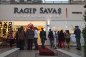 Usta oyuncu Bursa'da sanat akademisi a&ccedil;tı