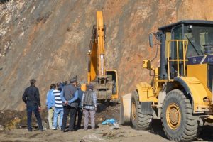 3 yaşındaki İzzet'in cesedi ormanda ve &ccedil;&ouml;pl&uuml;kte aranıyor