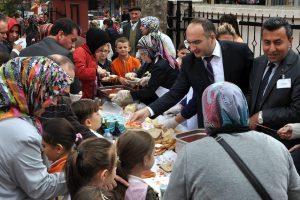 Bursa'da &ouml;ğrencilere sal&ccedil;a-ekmek
