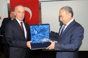 'Ter&ouml;r g&uuml;ndeme gelince iş&ccedil;i sorunları unutuluyor'