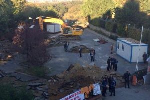 'Ruhsatlı cami inşatına engel oluyorlar'