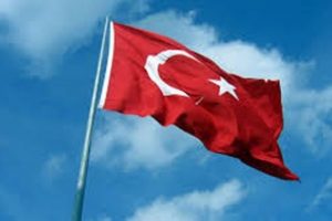 Kirli eller T&uuml;rk bayrağına uzandı