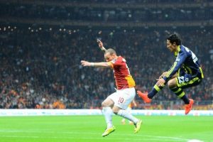 Alves Sneijder'e de yapmış !