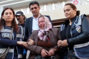 Kızını &ouml;ld&uuml;rd&uuml;ğ&uuml; 5 yıl sonra ortaya &ccedil;ıkan anne tutuklandı
