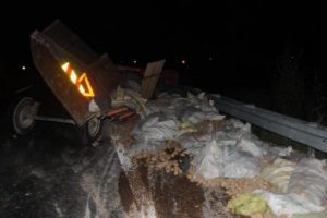 Otomobil trakt&ouml;re &ccedil;arptı!
