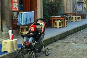 Parayı veren, kaldırımı kullanır