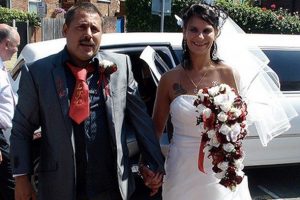 "Odaya girdiğimde 15-20 erkek, karımla birlikte olmak i&ccedil;in..."