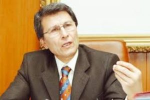 Hala&ccedil;oğlu: ' H&uuml;k&uuml;met anayasa su&ccedil;u işliyor'