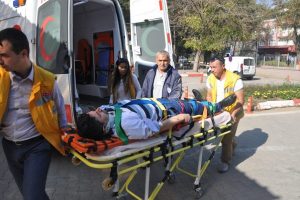 Bursa'da feci kaza! Kamyon ile duvar arasına sıkıştı