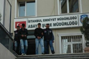Gen&ccedil;lerin sokak kavgası, cinayetle bitti