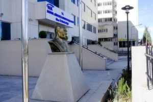Rize'de duvara bakan Atat&uuml;rk b&uuml;st&uuml; &ccedil;evrildi, ancak tartışma bitmedi